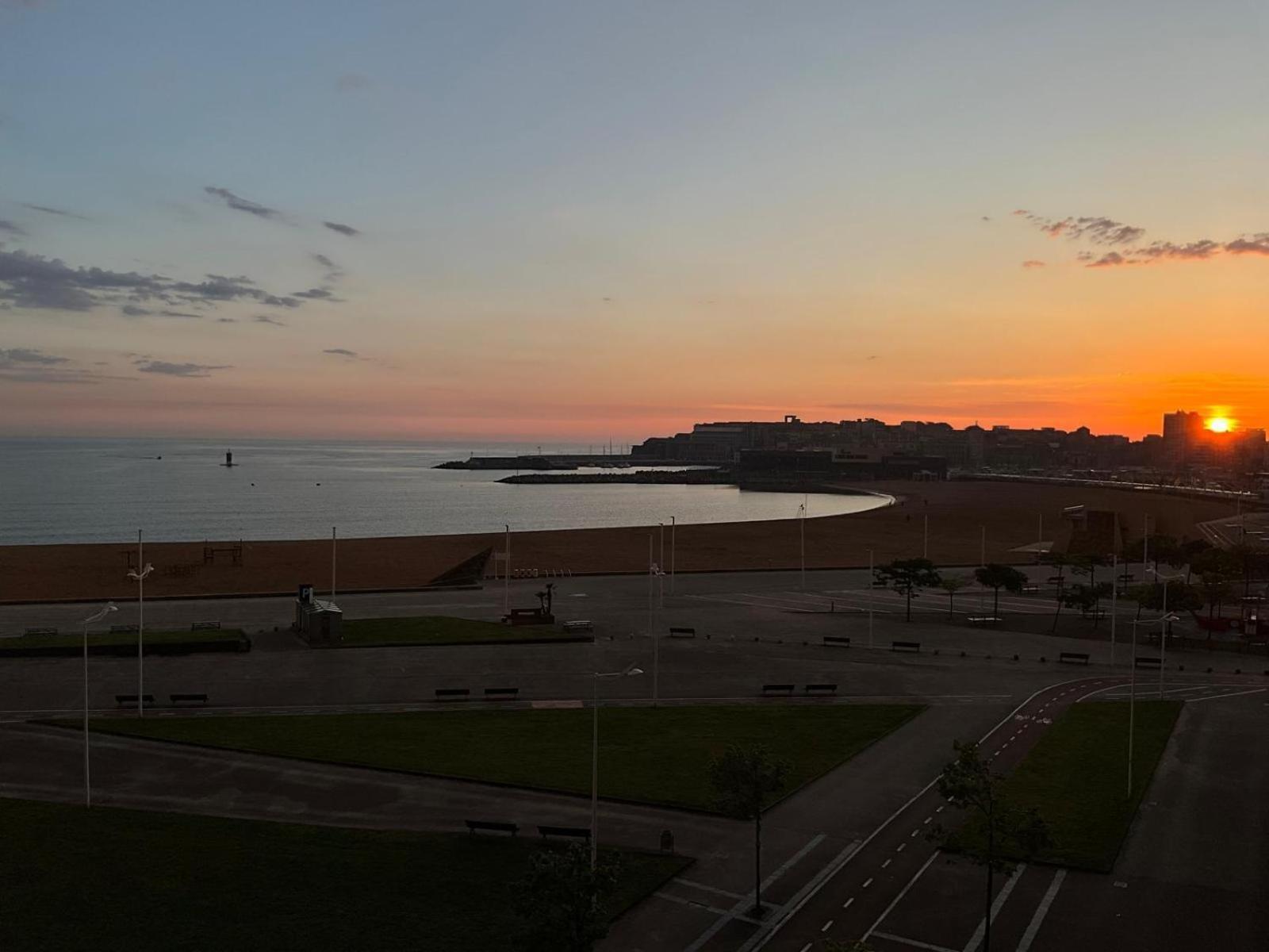 شقة El Atico De La Playa Parking Gratis خيخون المظهر الخارجي الصورة